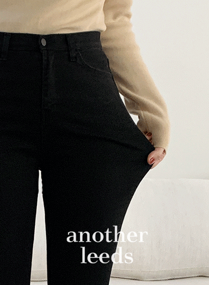 [another leeds] 쫀쫀 일자 블랙진 pants (스판 3%)